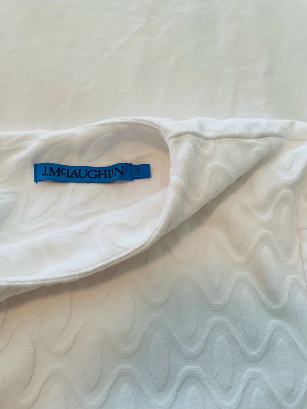 J. McLaughlin White Textured Jacquard Shift Dress Gold Button Pockets